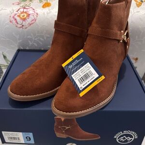 NWT White Mountain Size 9 Brown Women's Faux Suede Zip-Up Ankle Boot